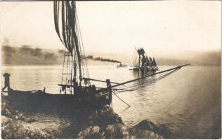 Homok behajózása egy Trabakli-ra / WWI Austro-Hungarian Navy, K.u.K. Kriegsmarine, sailboat transporting sand. Kunst-Fotografien &quot;Stimmungsbilder von der Adria&quot; photo (EK)