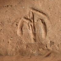 Medgyessy Ferenc (1881-1958): Súroló asszony. Terrakotta, jelzett m: 19 cm