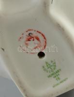 Hollóházi varrónő népviseletben, kézzel festett, jelzett, hibátlan, m: 24 cm