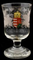 Címeres üveg pohár Hazádnak rendületlenül légy híve oh magyar Formába öntött, kézzel festett, csiszolt, hajszálrepedéssel. 14 cm