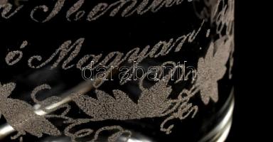 Címeres üveg pohár "Hazádnak rendületlenül légy híve oh magyar" Formába öntött, kézzel fes...