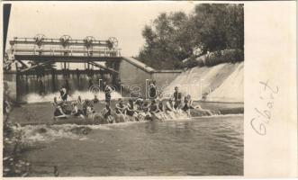 1925 Gibárt, fürdőzők a duzzasztó gátnál. photo