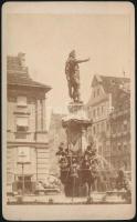 cca 1870 Augsburg, Augusztus-szökőkút, keményhátú fotó, 10×6 cm