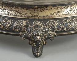 Sárkányfüles kínáló. Ezüstözött alpakka, csiszolt üveg betéttel. (Kis lepattanásokkal) XIX: sz. 33x1...