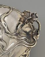 Szecessziós ezüst kínáló tál. Ezüst (Ag). Lábakon. 635 g XX. sz. eleje, magyar. FR mesterjeggyel. 34...