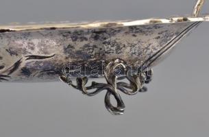 Szecessziós ezüst kínáló tál. Ezüst (Ag). Lábakon. 635 g XX. sz. eleje, magyar. FR mesterjeggyel. 34...