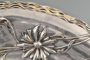 Szecessziós ezüst kínáló tál. Ezüst (Ag). Lábakon. 635 g XX. sz. eleje, magyar. FR mesterjeggyel. 34...