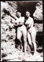 cca 1962 Fekete György (1904-1990) budapesti fényképész gyűjtéséből szolidan erotikus felvételek, 23...