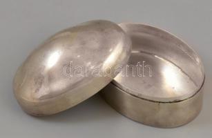 Ezüst cukordoboz (Ag). Poncolt 1867-1937 közötti fémjellel, KB mesterjeggyel. 110 g,  8,5x6,5 cm