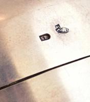 Ezüst cukordoboz (Ag). Poncolt 1867-1937 közötti fémjellel, KB mesterjeggyel. 110 g,  8,5x6,5 cm