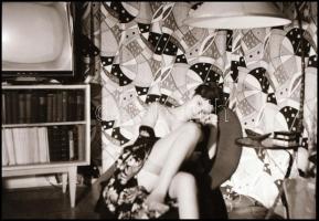 Különböző időpontokban és eltérő helyszíneken készült akt felvételek, 13 db vintage NEGATÍV, 6x6 cm ...