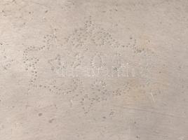 Antik, címeres ón tál. XIX: sz. eleje. 1809-as évszámmal. Pecséttel jelzett. d: 27 cm