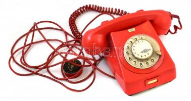 cca 1978 Retro piros Mechanikai Művek vonalas telefon, 19x14x10 cm