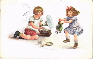 Children art postcard, gramophone. E.A.S.B. 504/2. (EK)