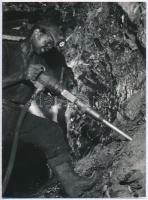 cca 1962 Vájár az uránbányában, vintage fotó, 18x13 cm