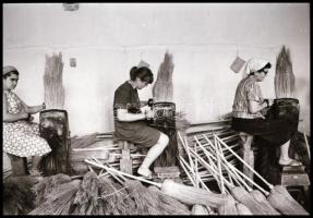 cca 1978 Kefe- és Seprűgyártó Vállalat Budapesten, Magyar Alfréd budapesti fotóművész 24 db vintage ...