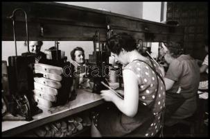 cca 1978 Kefe- és Seprűgyártó Vállalat Budapesten, Magyar Alfréd budapesti fotóművész 24 db vintage ...