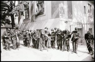 cca 1978 Kefe- és Seprűgyártó Vállalat Budapesten, Magyar Alfréd budapesti fotóművész 24 db vintage ...