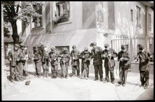 cca 1978 Kefe- és Seprűgyártó Vállalat Budapesten, Magyar Alfréd budapesti fotóművész 24 db vintage ...