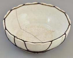 Epiag D.F. csehszlovák drótozott porcelán tál, jelzett, kopott, rozsdafoltokkal, javított. d: 24,5 cm, m: 8,5 cm