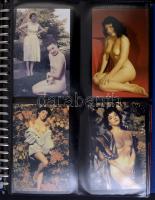 Kb. 100 db MODERN motívum képeslap albumban: erotikus meztelen Pin-up lányok / Cca. 100 modern motiv...