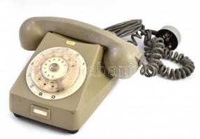 Telefongyár Rt. retró tárcsázós telefon, szürke színben, alján Magyar Posta tulajdona jelzéssel, kopásokkal, 19x13x10 cm