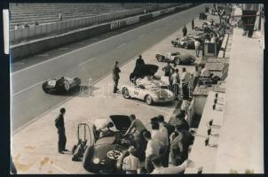 1957 Mans-i 24 órás autóverseny, hátoldalon feliratozott sajtófotó, foltos, 12×17,5 cm