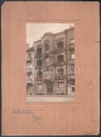 1937 Budapest II. kerület, Varsányi Irén utca, vitéz Martsekényi Imre által tervezett art deco palota, fotó a tervező aláírásával, kartonra kasírozva, 22,5×14 cm