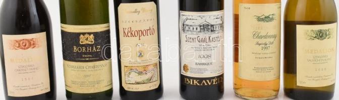 6 üveg Szekszárdi muzeális bor: Medalion Sauvignon Blanc,  Vinarium Chardonnay, Rosewalley kékoportó...