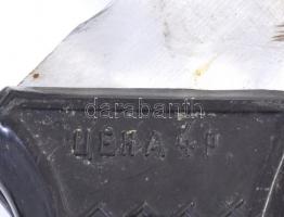 Szovjet gyártmányú fejsze műanyag nyéllel, kopásokkal, kis rozsdafoltokkal, h: 29 cm