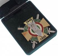 1995. "A II. világháború befejezésének 50. évfordulója" zománcozott fém katonai kereszt ka...