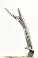 1939 Art deco síugrót ábrázoló krómozott fém szoborral díszített alabástrom névjegytartó. Kis gravír...