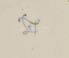 Limoges porcelán dobozka, részben kézzel festett, jelzett, kis hajszálrepedéssel a tetején, 10×9×5 c...