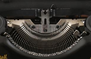 cca 1940 Rheinmetall írógép, szép állapotban, magyar billentyűzettel, dobozában