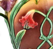 Szecessziós stílusú virágos fajansz váza, kisebb repedésekkel, m: 37,5 cm