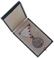 1992. "Szolgálati Jel (érdem után) II. osztálya" ezüstözött tombak kitüntetés mellszalagon...