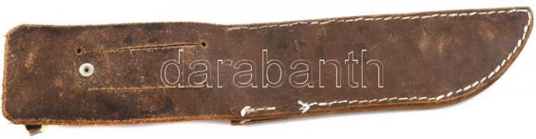 Nagyméretű vadásztőr acél pengével, agancs nyéllel, díszes, kissé viseltes bőr tokban, h: 33 cm