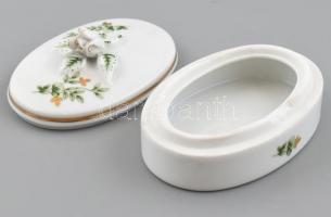 Hollóházi Erika mintás porcelán dobozka, matricás, jelzett, rosszul illeszkedő fedéllel, 9×6 cm