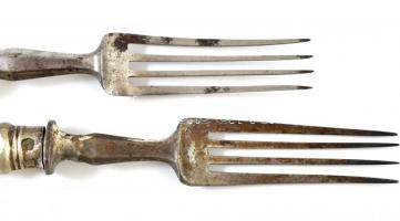 Ezüst(Ag) nyelű villák, 10 db, sérültek