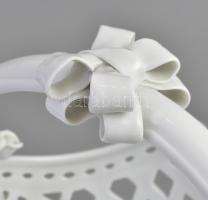 Herendi nagy méretű áttört, rózsás kosár. Fehér mázas, benyomott jelzéssel, hibátlan. m: 25 cm h: 27...