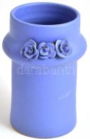 Kondor Éva (1938-): Liláskék váza. Mázas kerámia. Jelzett, apró mázhibákkal. m: 14 cm