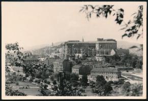 cca 1960 Budapest, Tabán és a Budai Vár a háború után, hátoldalán feliratozott fotó, 10x6,5 cm