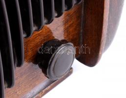 1951 Orion TVR 222 rádiókészülék. Restaurálva. hátlap nélkül, működő, jó állapotban 30x24 cm