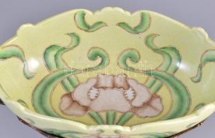 Szecessziós stílusú asztali kínáló, fajansz és réz elemekből, kis kopásnyomokkal, 32×26 cm