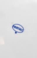 Meisseni porcelán tányér, máz alatti kék festéssel. Jelzett, apró kopásnyomokkal. d: 25 cm