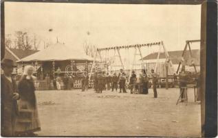 1913 Vásárosnamény, Vásári mulatság, vidámpark, körhinta, léghajóhinta. photo