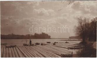 1926 Komárom, Komárnó; faúsztatás a Dunán / timber transport by rafting on river Danube. photo