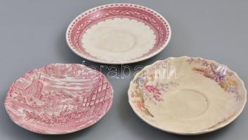 Angol porcelán kistányérok, 3 db, matricásak vagy kézzel festettek, különböző jelzésekkel, 2 db máz ...