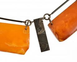 1970-es évekbeli ezüst(Ag) nyaklánc borostyán kövekkel, ezüst függőkkel, jelzett, patinás állapotban...