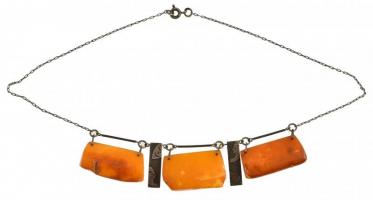 1970-es évekbeli ezüst(Ag) nyaklánc borostyán kövekkel, ezüst függőkkel, jelzett, patinás állapotban...